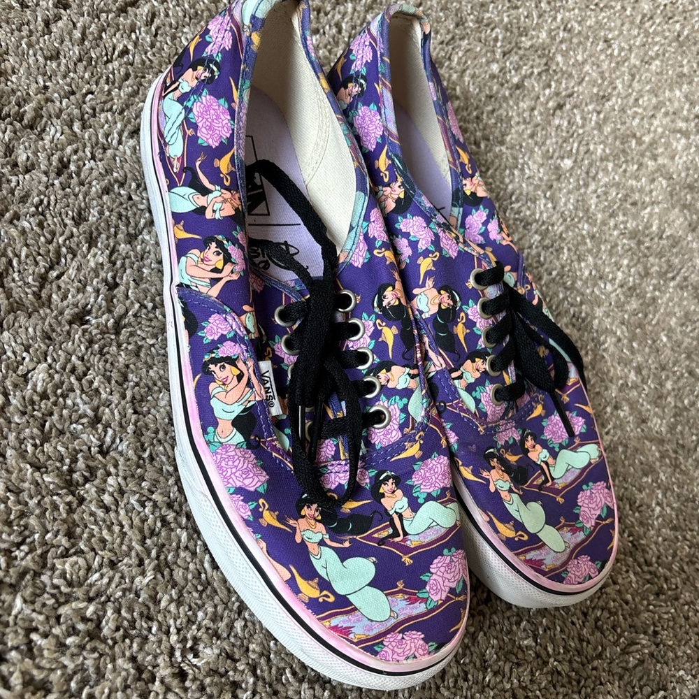 😱 SALE - Disney Vans (Aladdin) - Picture 4 of 8